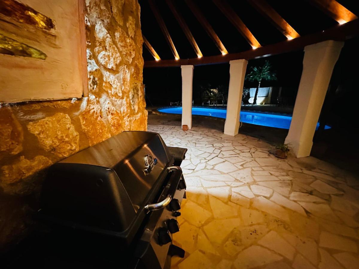 Villa Sanchez In Strandnahe Mit Pool, Jacuzzi, Klima, Wifi, Gas Bbq ซานตานยี ภายนอก รูปภาพ
